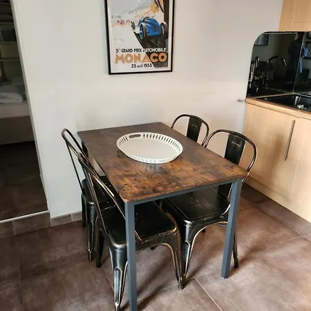 D'angeline - Vue Jardin Commun Parking Voiture Obligatoire 10min Voiture Monaco Route Etroite Pente Raide Croisement Limite Photos - Sea View Shared Garden Parking Car Mandatory 10min Car Monaco Narrow Steep Road Limited Passing P Apartman *