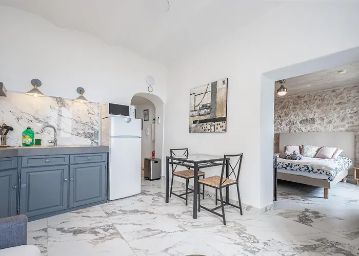 D'angeline - Vue Jardin Commun Parking Voiture Obligatoire 10min Voiture Monaco Route étroite Pente Raide Croisement Limité Photos - Sea View Shared Garden Parking Car Mandatory 10min Car Monaco Narrow Steep Road Limited Passing P
