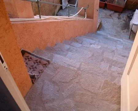 D'angeline, Vue Mer, Jardin Commun, Parking, Voiture Requise, 10 Min En Voiture De Monaco, Route Etroite, Pente Raide, Croisement Limite, Sea View, Shared Garden, Parking, Car Required, 10 Min Drive From Monaco, Narrow Steep Road, Limited Pass * Beausoleil