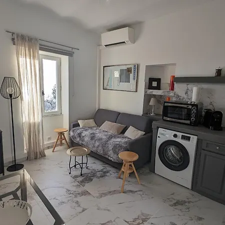 D'angeline, Vue Mer, Jardin Commun, Parking, Voiture Requise, 10 Min En Voiture De Monaco, Route Etroite, Pente Raide, Croisement Limite, Sea View, Shared Garden, Parking, Car Required, 10 Min Drive From Monaco, Narrow Steep Road, Limited Pass Apartment *