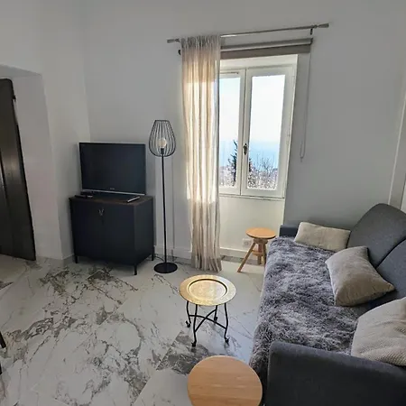 D'angeline, Vue Mer, Jardin Commun, Parking, Voiture Requise, 10 Min En Voiture De Monaco, Route Etroite, Pente Raide, Croisement Limite, Sea View, Shared Garden, Parking, Car Required, 10 Min Drive From Monaco, Narrow Steep Road, Limited Pass Apartment Beausoleil