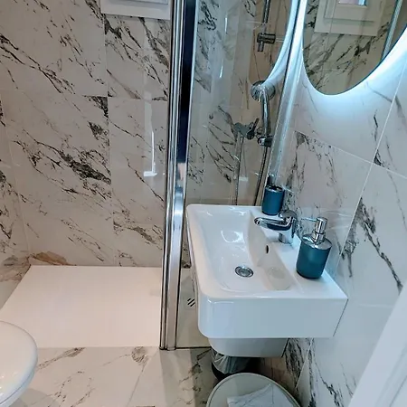 D'angeline, Vue Mer, Jardin Commun, Parking, Voiture Requise, 10 Min En Voiture De Monaco, Route Etroite, Pente Raide, Croisement Limite, Sea View, Shared Garden, Parking, Car Required, 10 Min Drive From Monaco, Narrow Steep Road, Limited Pass Beausoleil
