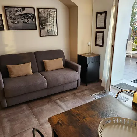 D'angeline, Vue Mer, Jardin Commun, Parking, Voiture Requise, 10 Min En Voiture De Monaco, Route Etroite, Pente Raide, Croisement Limite, Sea View, Shared Garden, Parking, Car Required, 10 Min Drive From Monaco, Narrow Steep Road, Limited Pass Apartment