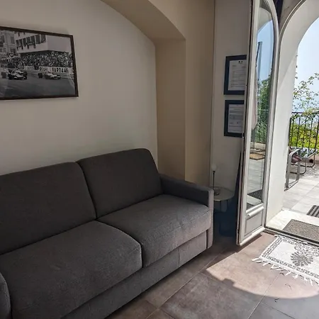 Apartment D'angeline, Vue Mer, Jardin Commun, Parking, Voiture Requise, 10 Min En Voiture De Monaco, Route Etroite, Pente Raide, Croisement Limite, Sea View, Shared Garden, Parking, Car Required, 10 Min Drive From Monaco, Narrow Steep Road, Limited Pass Beausoleil