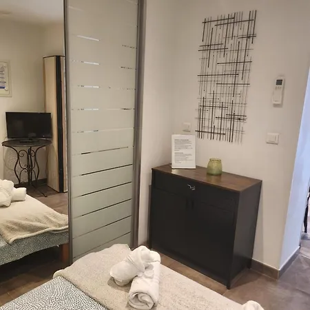 Apartment D'angeline, Vue Mer, Jardin Commun, Parking, Voiture Requise, 10 Min En Voiture De Monaco, Route Etroite, Pente Raide, Croisement Limite, Sea View, Shared Garden, Parking, Car Required, 10 Min Drive From Monaco, Narrow Steep Road, Limited Pass