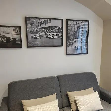 D'angeline, Vue Mer, Jardin Commun, Parking, Voiture Requise, 10 Min En Voiture De Monaco, Route Etroite, Pente Raide, Croisement Limite, Sea View, Shared Garden, Parking, Car Required, 10 Min Drive From Monaco, Narrow Steep Road, Limited Pass Apartment