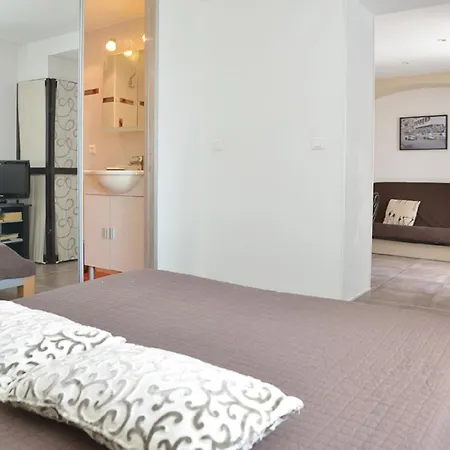 Apartment D'angeline, Vue Mer, Jardin Commun, Parking, Voiture Requise, 10 Min En Voiture De Monaco, Route Etroite, Pente Raide, Croisement Limite, Sea View, Shared Garden, Parking, Car Required, 10 Min Drive From Monaco, Narrow Steep Road, Limited Pass