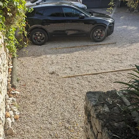 D'angeline, Vue Mer, Jardin Commun, Parking, Voiture Requise, 10 Min En Voiture De Monaco, Route Etroite, Pente Raide, Croisement Limite, Sea View, Shared Garden, Parking, Car Required, 10 Min Drive From Monaco, Narrow Steep Road, Limited Pass *