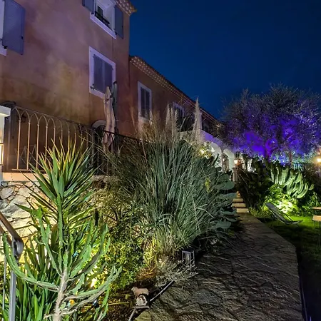D'angeline, Vue Mer, Jardin Commun, Parking, Voiture Requise, 10 Min En Voiture De Monaco, Route Etroite, Pente Raide, Croisement Limite, Sea View, Shared Garden, Parking, Car Required, 10 Min Drive From Monaco, Narrow Steep Road, Limited Pass