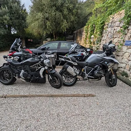 D'angeline, Vue Mer, Jardin Commun, Parking, Voiture Requise, 10 Min En Voiture De Monaco, Route Etroite, Pente Raide, Croisement Limite, Sea View, Shared Garden, Parking, Car Required, 10 Min Drive From Monaco, Narrow Steep Road, Limited Pass Apartmán