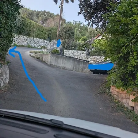 D'angeline, Vue Mer, Jardin Commun, Parking, Voiture Requise, 10 Min En Voiture De Monaco, Route Etroite, Pente Raide, Croisement Limite, Sea View, Shared Garden, Parking, Car Required, 10 Min Drive From Monaco, Narrow Steep Road, Limited Pass *