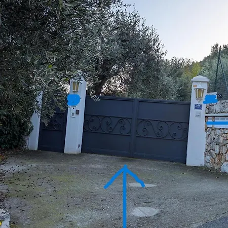 D'angeline, Vue Mer, Jardin Commun, Parking, Voiture Requise, 10 Min En Voiture De Monaco, Route Etroite, Pente Raide, Croisement Limite, Sea View, Shared Garden, Parking, Car Required, 10 Min Drive From Monaco, Narrow Steep Road, Limited Pass Beausoleil