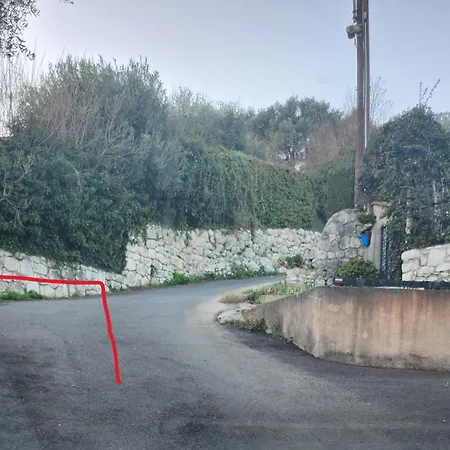 D'angeline, Vue Mer, Jardin Commun, Parking, Voiture Requise, 10 Min En Voiture De Monaco, Route Etroite, Pente Raide, Croisement Limite, Sea View, Shared Garden, Parking, Car Required, 10 Min Drive From Monaco, Narrow Steep Road, Limited Pass Apartment