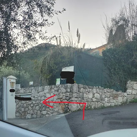 D'angeline, Vue Mer, Jardin Commun, Parking, Voiture Requise, 10 Min En Voiture De Monaco, Route Etroite, Pente Raide, Croisement Limite, Sea View, Shared Garden, Parking, Car Required, 10 Min Drive From Monaco, Narrow Steep Road, Limited Pass Apartment *