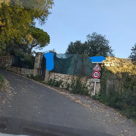 Apartment D'angeline, Vue Mer, Jardin Commun, Parking, Voiture Requise, 10 Min En Voiture De Monaco, Route Etroite, Pente Raide, Croisement Limite, Sea View, Shared Garden, Parking, Car Required, 10 Min Drive From Monaco, Narrow Steep Road, Limited Pass *