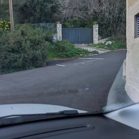 Apartment D'angeline, Vue Mer, Jardin Commun, Parking, Voiture Requise, 10 Min En Voiture De Monaco, Route Etroite, Pente Raide, Croisement Limite, Sea View, Shared Garden, Parking, Car Required, 10 Min Drive From Monaco, Narrow Steep Road, Limited Pass Beausoleil