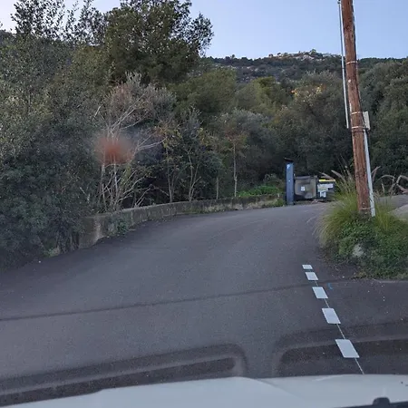 D'angeline, Vue Mer, Jardin Commun, Parking, Voiture Requise, 10 Min En Voiture De Monaco, Route Etroite, Pente Raide, Croisement Limite, Sea View, Shared Garden, Parking, Car Required, 10 Min Drive From Monaco, Narrow Steep Road, Limited Pass *