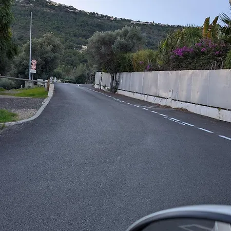 D'angeline - Vue Jardin Commun Parking Voiture Obligatoire 10min Voiture Monaco Route Etroite Pente Raide Croisement Limite Photos - Sea View Shared Garden Parking Car Mandatory 10min Car Monaco Narrow Steep Road Limited Passing P