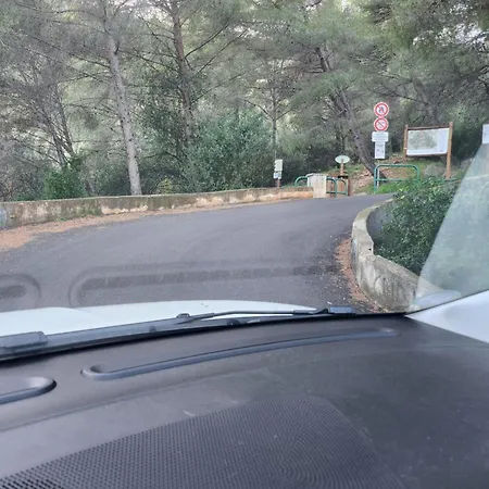 Apartment D'angeline, Vue Mer, Jardin Commun, Parking, Voiture Requise, 10 Min En Voiture De Monaco, Route Etroite, Pente Raide, Croisement Limite, Sea View, Shared Garden, Parking, Car Required, 10 Min Drive From Monaco, Narrow Steep Road, Limited Pass