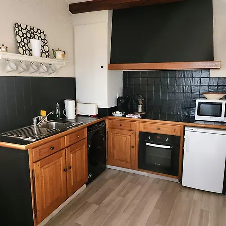 Apartment D'angeline, Vue Mer, Jardin Commun, Parking, Voiture Requise, 10 Min En Voiture De Monaco, Route Etroite, Pente Raide, Croisement Limite, Sea View, Shared Garden, Parking, Car Required, 10 Min Drive From Monaco, Narrow Steep Road, Limited Pass *