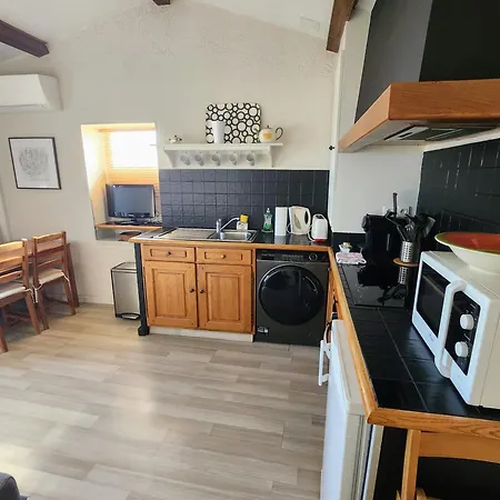 D'angeline, Vue Mer, Jardin Commun, Parking, Voiture Requise, 10 Min En Voiture De Monaco, Route Etroite, Pente Raide, Croisement Limite, Sea View, Shared Garden, Parking, Car Required, 10 Min Drive From Monaco, Narrow Steep Road, Limited Pass * Beausoleil