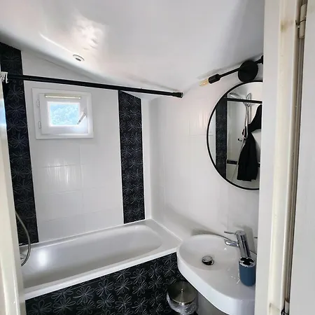 Apartmán D'angeline, Vue Mer, Jardin Commun, Parking, Voiture Requise, 10 Min En Voiture De Monaco, Route Etroite, Pente Raide, Croisement Limite, Sea View, Shared Garden, Parking, Car Required, 10 Min Drive From Monaco, Narrow Steep Road, Limited Pass