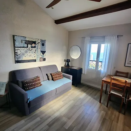 D'angeline, Vue Mer, Jardin Commun, Parking, Voiture Requise, 10 Min En Voiture De Monaco, Route Etroite, Pente Raide, Croisement Limite, Sea View, Shared Garden, Parking, Car Required, 10 Min Drive From Monaco, Narrow Steep Road, Limited Pass * Beausoleil