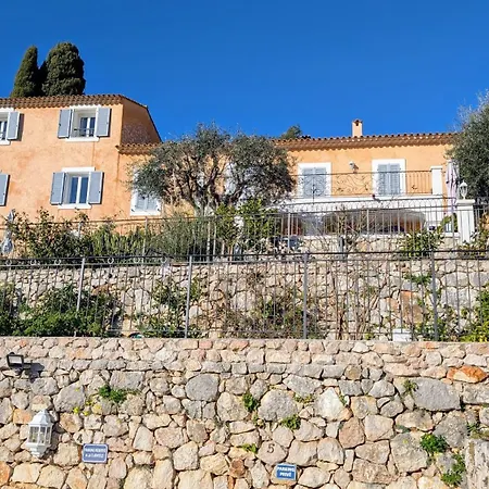 D'angeline, Vue Mer, Jardin Commun, Parking, Voiture Requise, 10 Min En Voiture De Monaco, Route Etroite, Pente Raide, Croisement Limite, Sea View, Shared Garden, Parking, Car Required, 10 Min Drive From Monaco, Narrow Steep Road, Limited Pass Apartment *