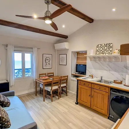 D'angeline, Vue Mer, Jardin Commun, Parking, Voiture Requise, 10 Min En Voiture De Monaco, Route Etroite, Pente Raide, Croisement Limite, Sea View, Shared Garden, Parking, Car Required, 10 Min Drive From Monaco, Narrow Steep Road, Limited Pass Apartment *