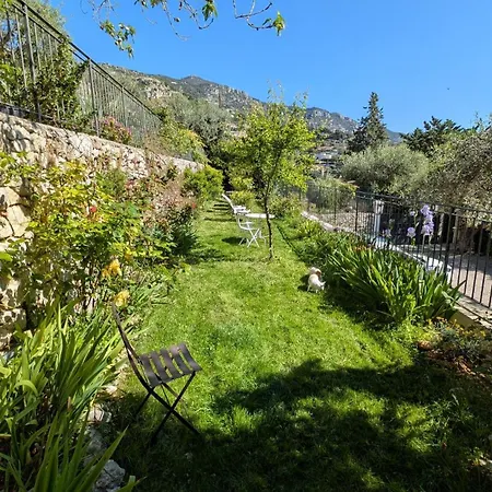D'angeline, Vue Mer, Jardin Commun, Parking, Voiture Requise, 10 Min En Voiture De Monaco, Route Etroite, Pente Raide, Croisement Limite, Sea View, Shared Garden, Parking, Car Required, 10 Min Drive From Monaco, Narrow Steep Road, Limited Pass Apartment Beausoleil