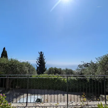 Apartment D'angeline, Vue Mer, Jardin Commun, Parking, Voiture Requise, 10 Min En Voiture De Monaco, Route Etroite, Pente Raide, Croisement Limite, Sea View, Shared Garden, Parking, Car Required, 10 Min Drive From Monaco, Narrow Steep Road, Limited Pass Beausoleil
