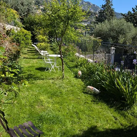 Apartment D'angeline, Vue Mer, Jardin Commun, Parking, Voiture Requise, 10 Min En Voiture De Monaco, Route Etroite, Pente Raide, Croisement Limite, Sea View, Shared Garden, Parking, Car Required, 10 Min Drive From Monaco, Narrow Steep Road, Limited Pass