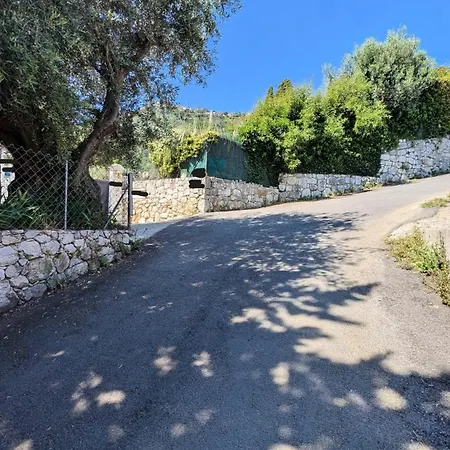 Apartment D'angeline, Vue Mer, Jardin Commun, Parking, Voiture Requise, 10 Min En Voiture De Monaco, Route Etroite, Pente Raide, Croisement Limite, Sea View, Shared Garden, Parking, Car Required, 10 Min Drive From Monaco, Narrow Steep Road, Limited Pass Beausoleil