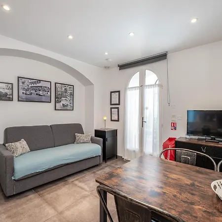 D'angeline-vue Panoramique, Jardin Partage, Parking, Voiture Indispensable, Route Etroite Et Pentue, A 10 Min De Monaco