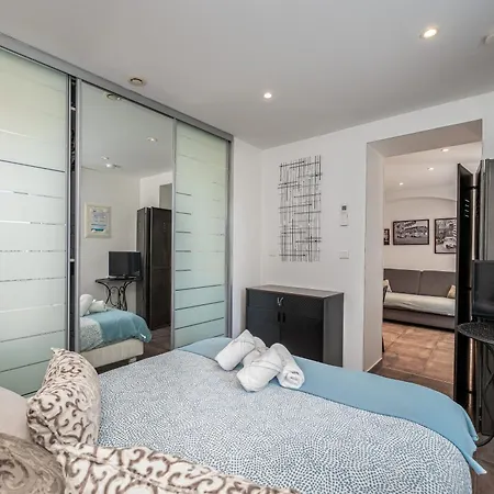 Apartment D'angeline-vue Panoramique, Jardin Partage, Parking, Voiture Indispensable, Route Etroite Et Pentue, A 10 Min De Monaco *